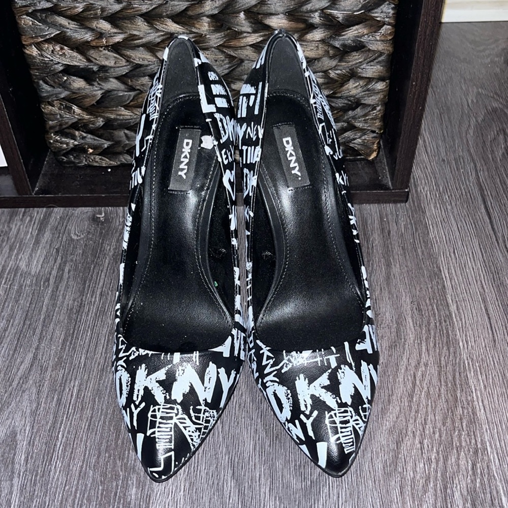 DKNY pumps